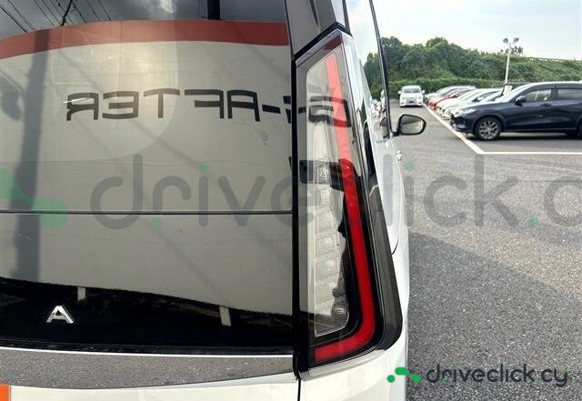 Nissan Serena White
