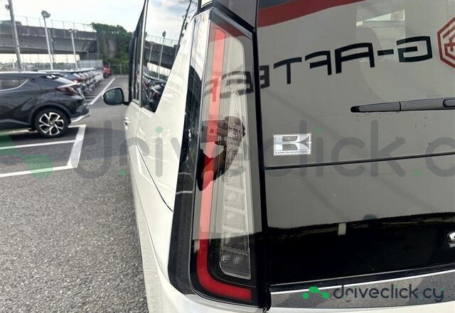 Nissan Serena White