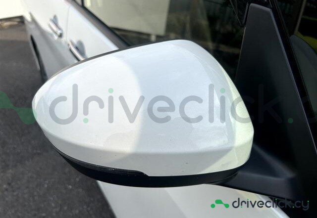 Nissan Serena White