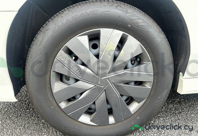 Nissan Serena White