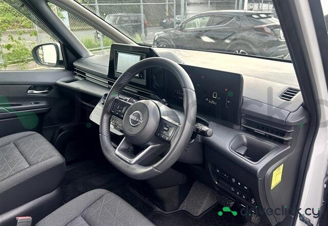 Nissan Serena White