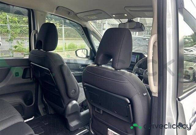 Nissan Serena White