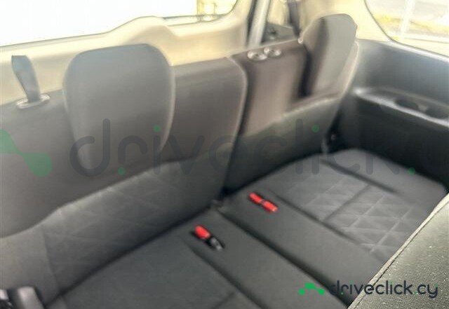 Nissan Serena White