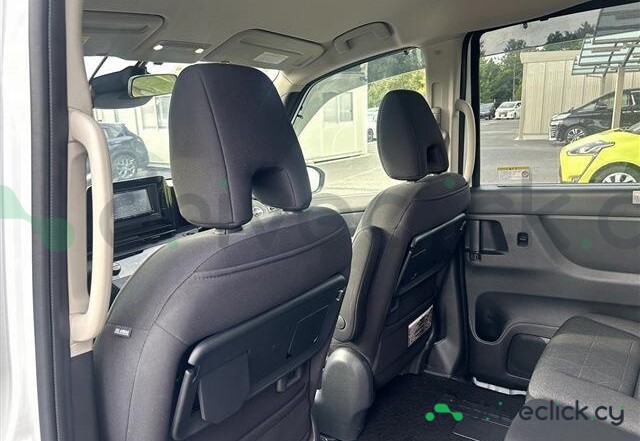 Nissan Serena White