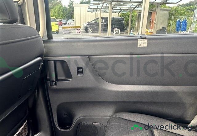 Nissan Serena White