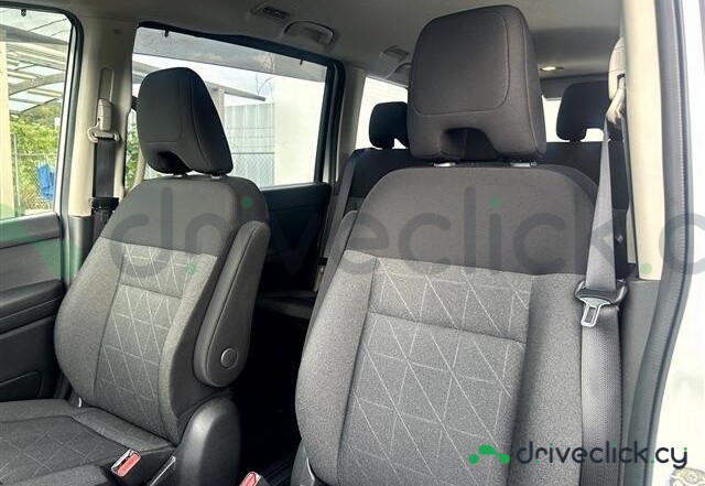 Nissan Serena White