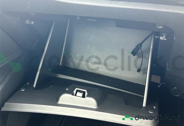 Nissan Serena White