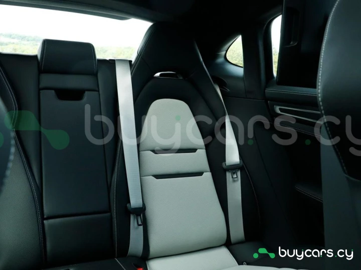 Porsche Panamera Белый