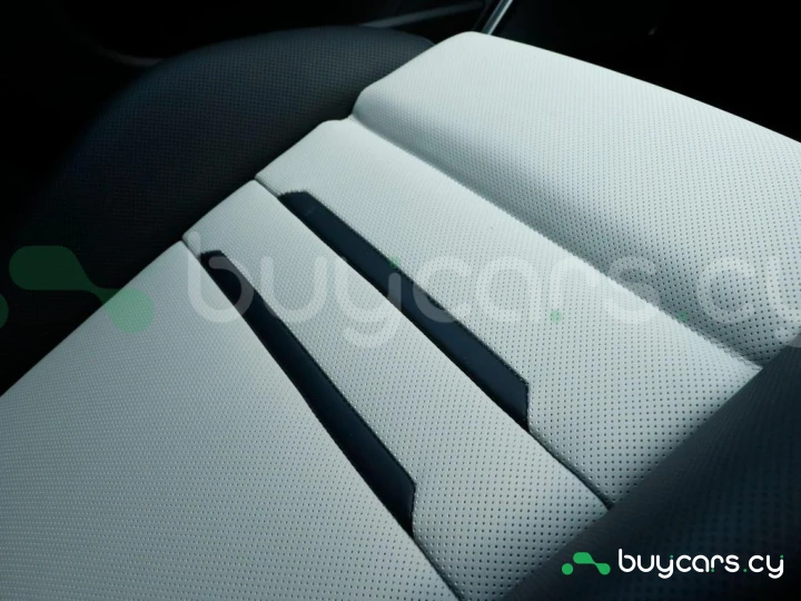 Porsche Panamera Белый