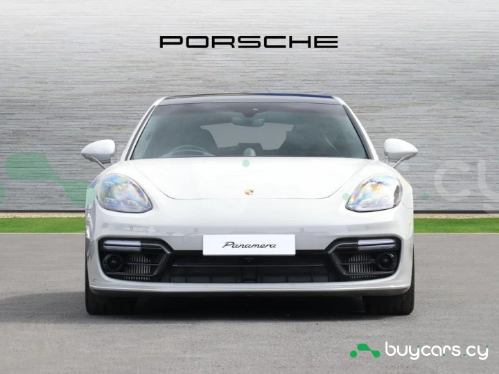Porsche Panamera Белый