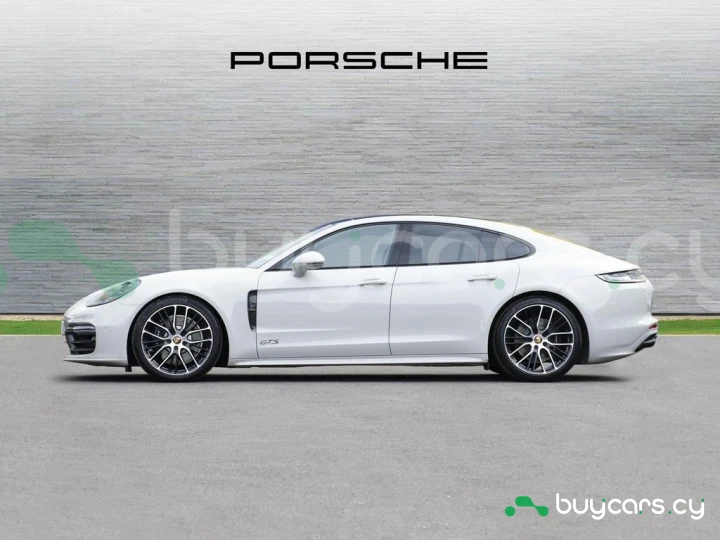 Porsche Panamera Белый