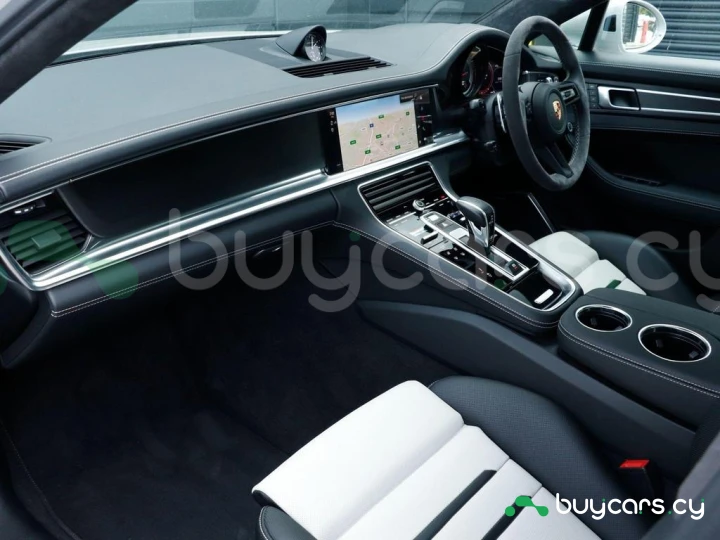 Porsche Panamera Белый