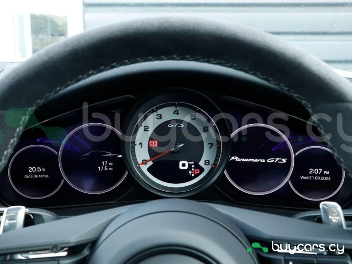 Porsche Panamera Белый