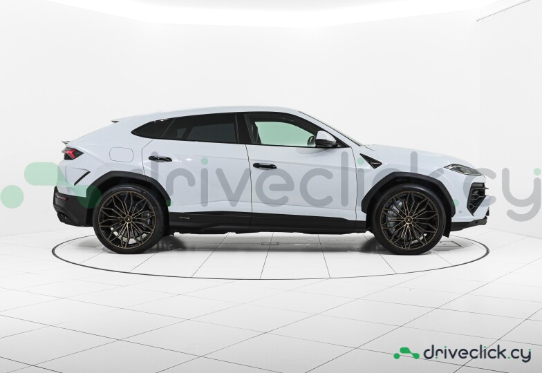 Lamborghini Urus White
