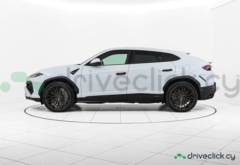 Lamborghini Urus White