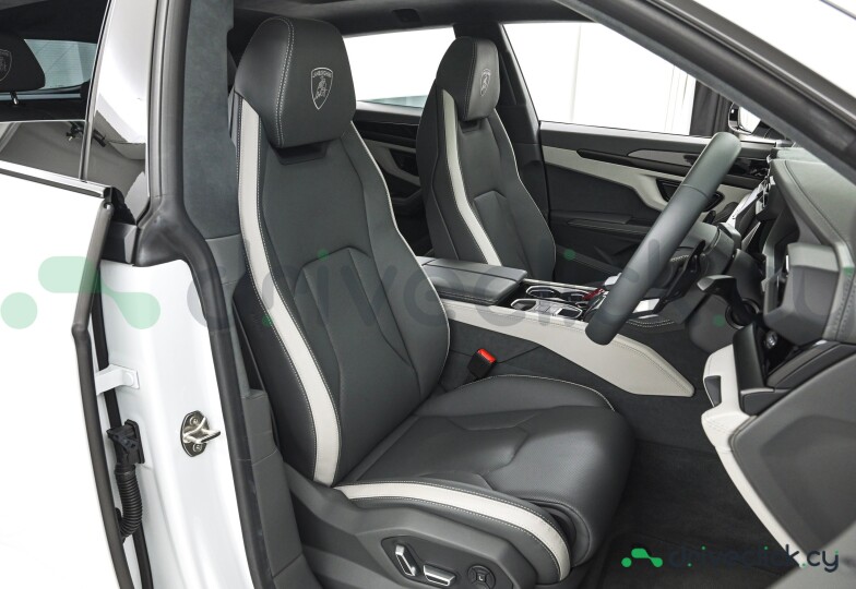 Lamborghini Urus White