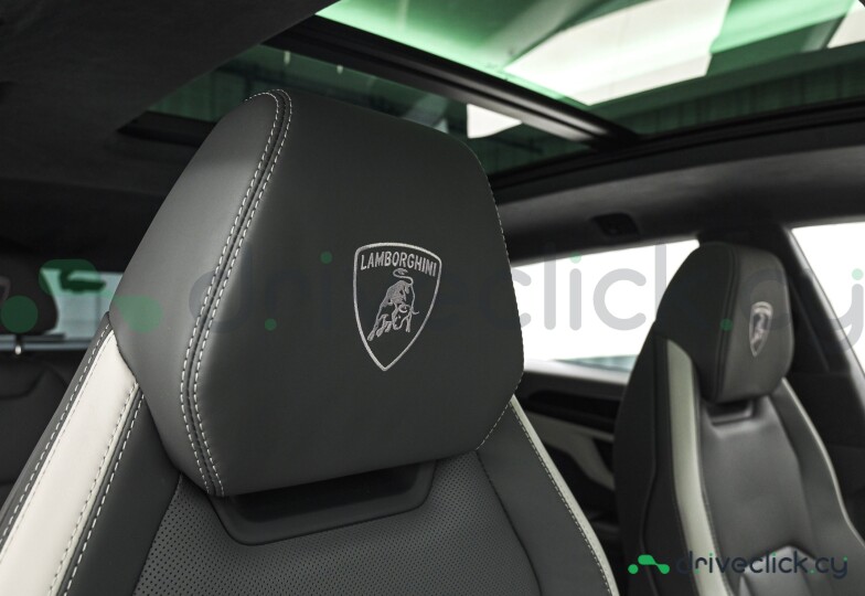 Lamborghini Urus White
