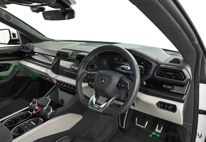Lamborghini Urus White