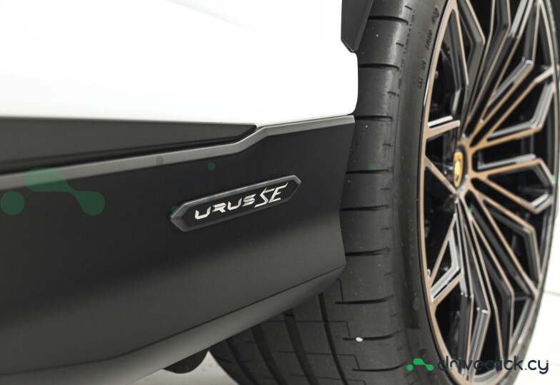 Lamborghini Urus White
