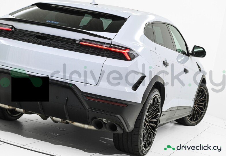 Lamborghini Urus White
