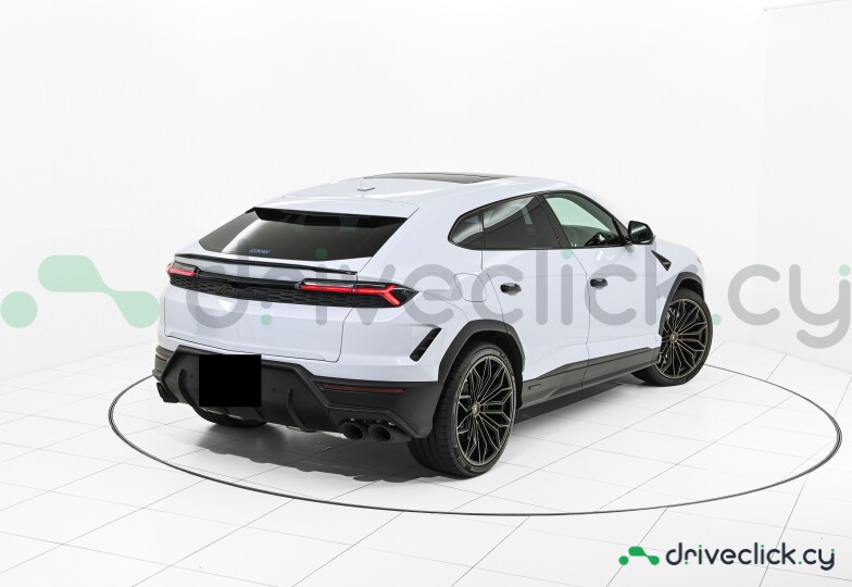 Lamborghini Urus White