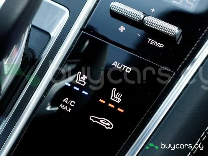 Porsche Panamera Белый