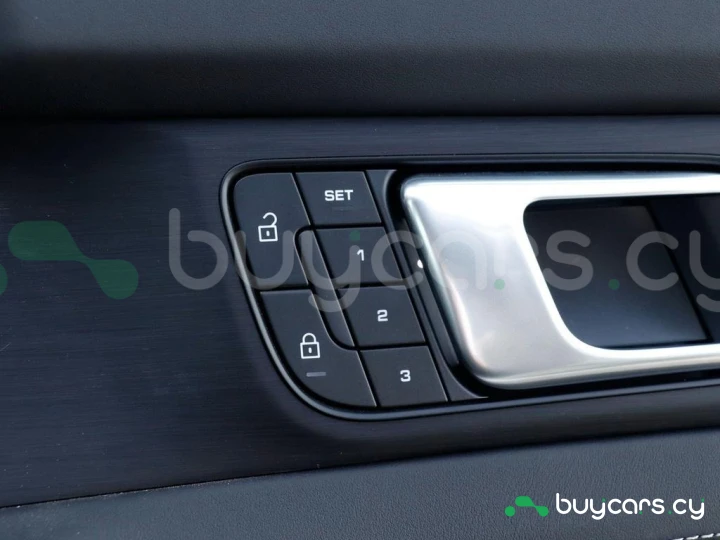 Porsche Panamera Белый