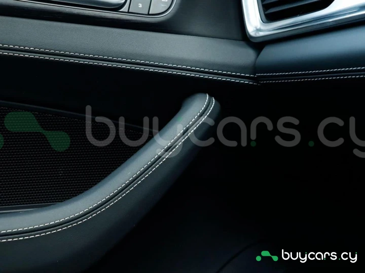 Porsche Panamera Белый