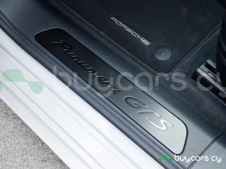 Porsche Panamera Белый