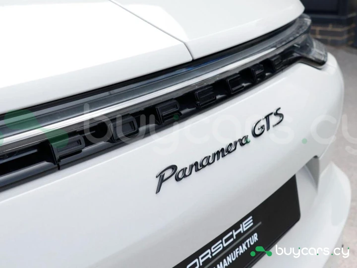 Porsche Panamera Белый