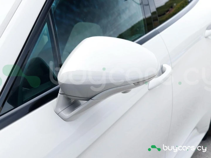 Porsche Panamera Белый