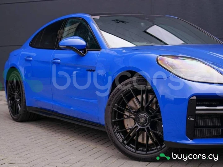 Porsche Panamera Синий