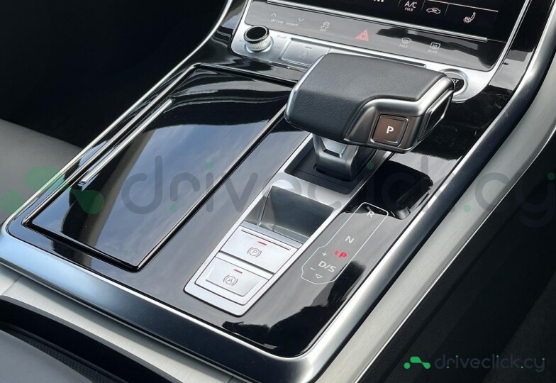 Audi Q7 White