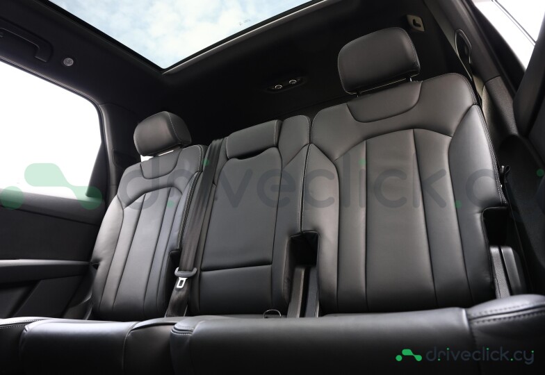 Audi Q7 White