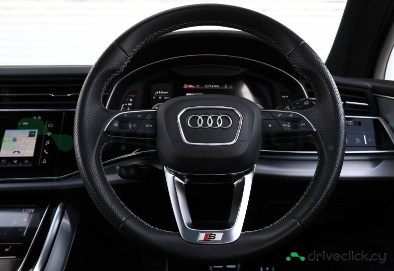 Audi Q7 White