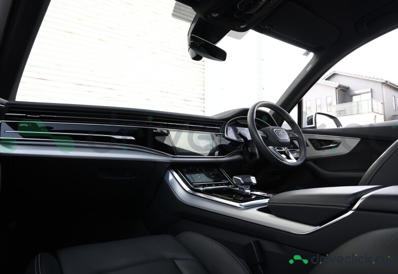 Audi Q7 White
