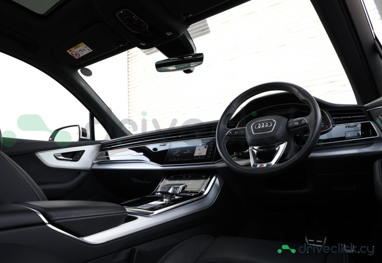Audi Q7 White