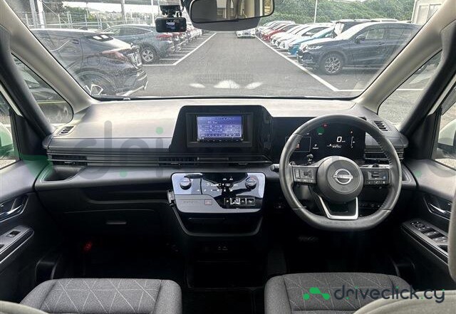 Nissan Serena White
