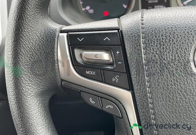 Toyota Land Cruiser Prado White