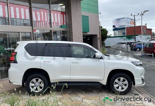 Toyota Land Cruiser Prado White