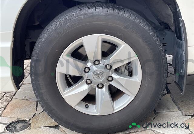 Toyota Land Cruiser Prado White