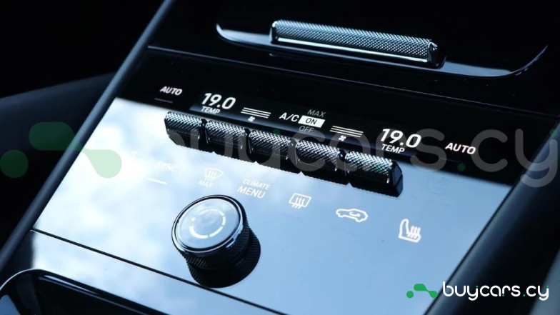 Porsche Cayenne Серый