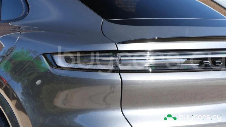 Porsche Cayenne Серый