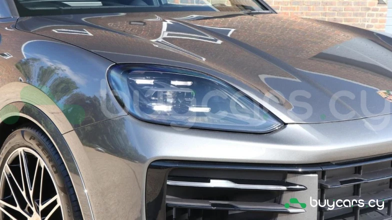 Porsche Cayenne Серый