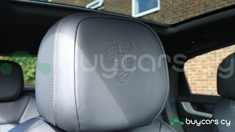 Porsche Cayenne Серый