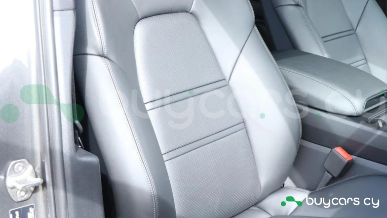 Porsche Cayenne Серый