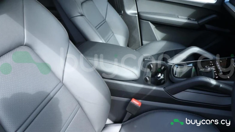 Porsche Cayenne Серый