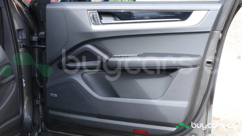 Porsche Cayenne Серый