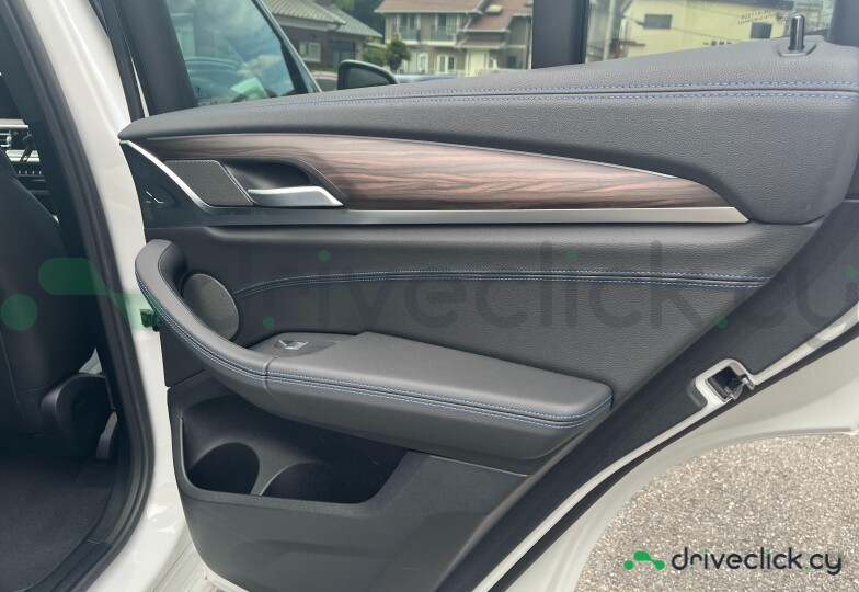 BMW iX3 Белый