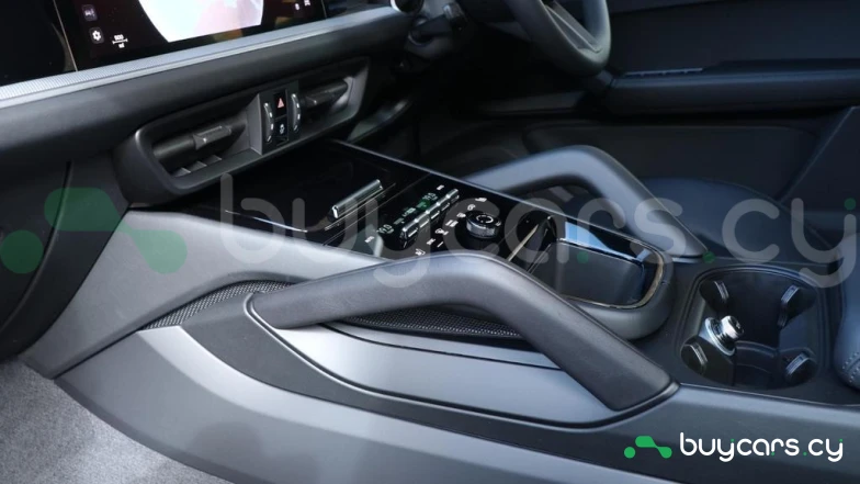 Porsche Cayenne Серый